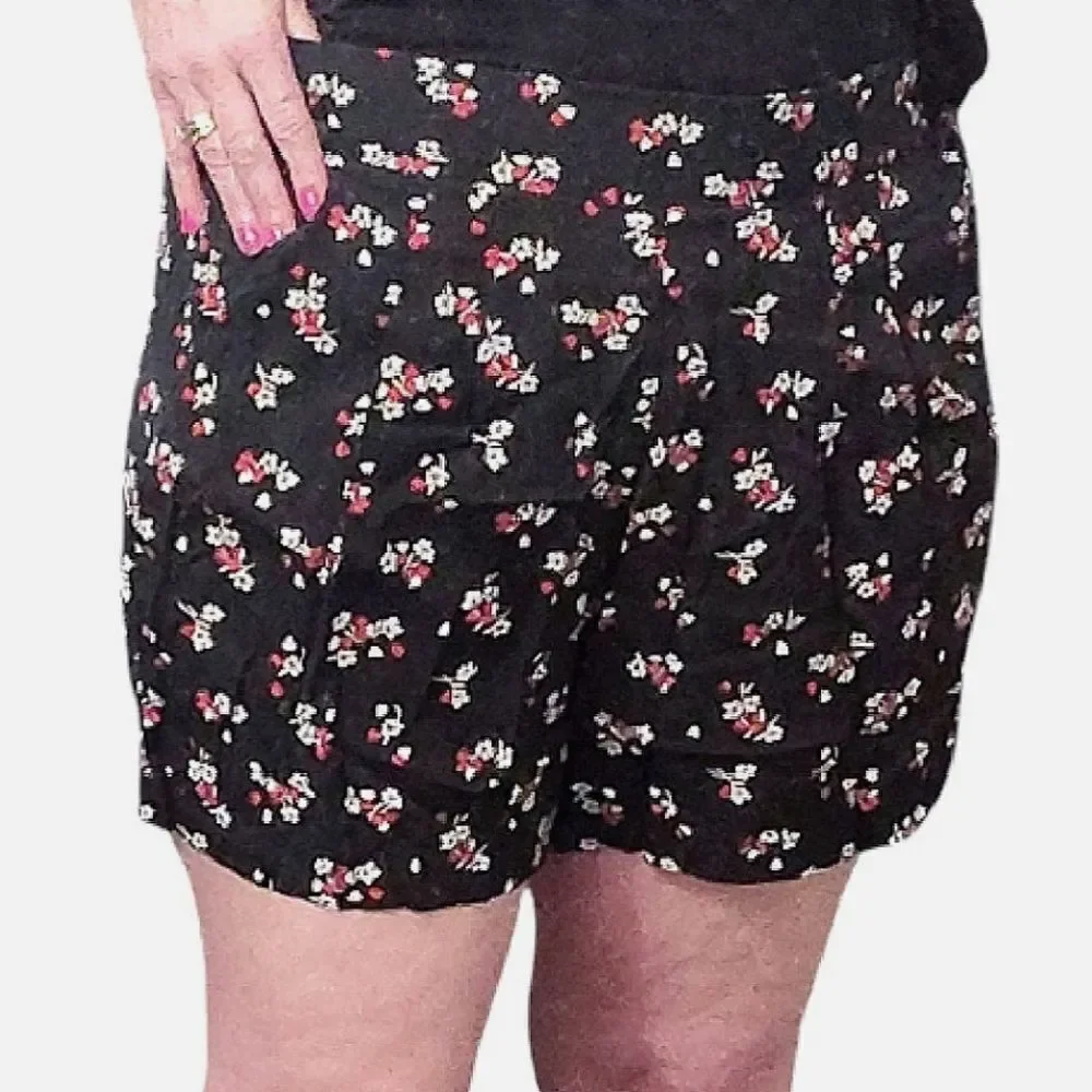 Torrid Black Red Hearts Floral Print Pull‎ On High Rise Shorts Size 10
